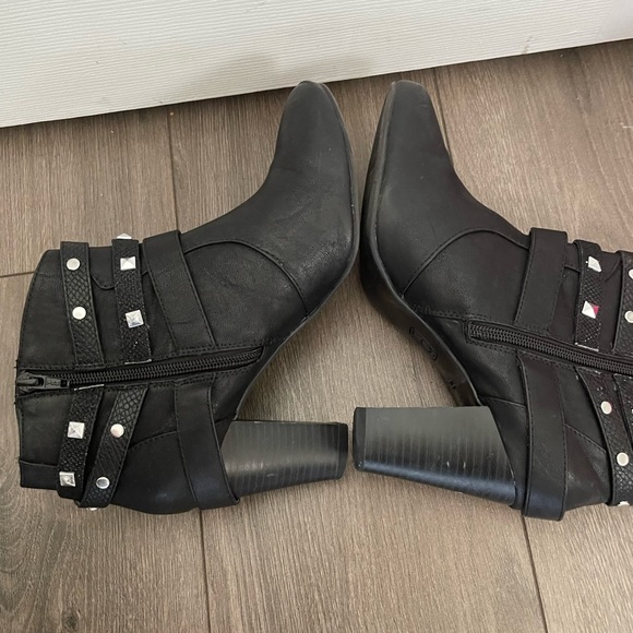 JLO Black studded booties - Picture 5 of 6